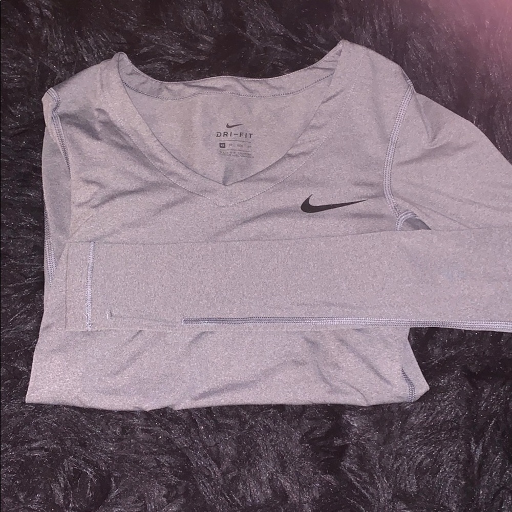 Gray Long sleeve Nike shirt🖤 #Styledbydayy